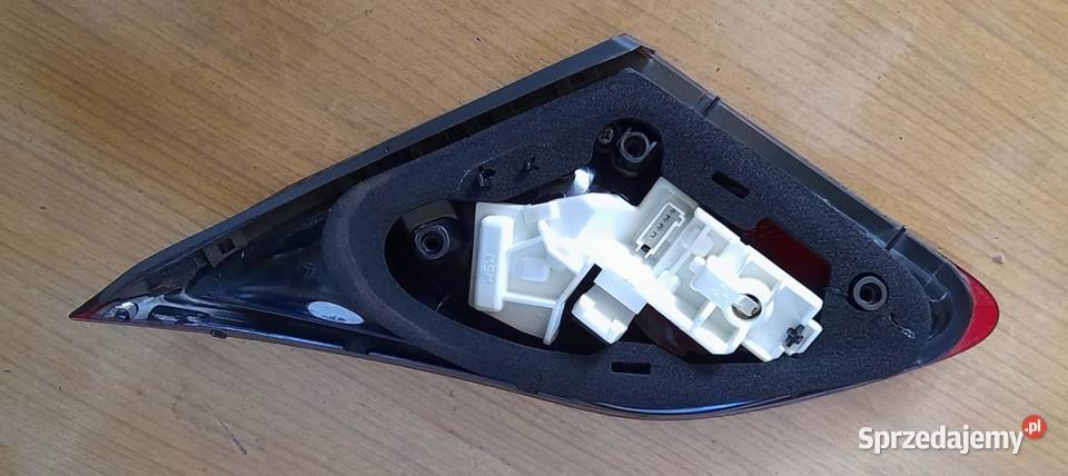 Lampa lewa tylna w klapie dymiona Opel Astra J Lampy tylne sprzedam