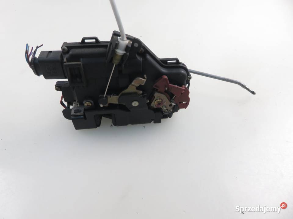 ZAMEK PRAWY PRZEDNI AUDI A4 B6 8E1837016C