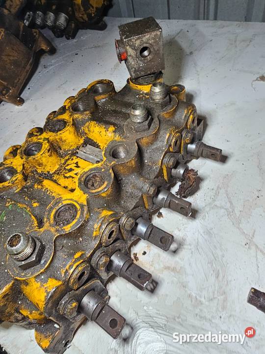 Tylny rozdzielacz hydrauliczny koparki do Massey Gdynia