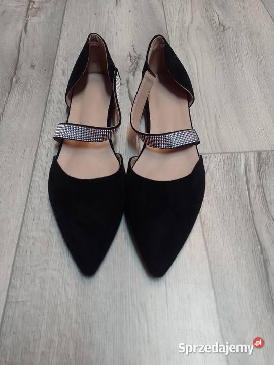 43 Czarne bogato zdobione baleriny wieczorowe małopolskie