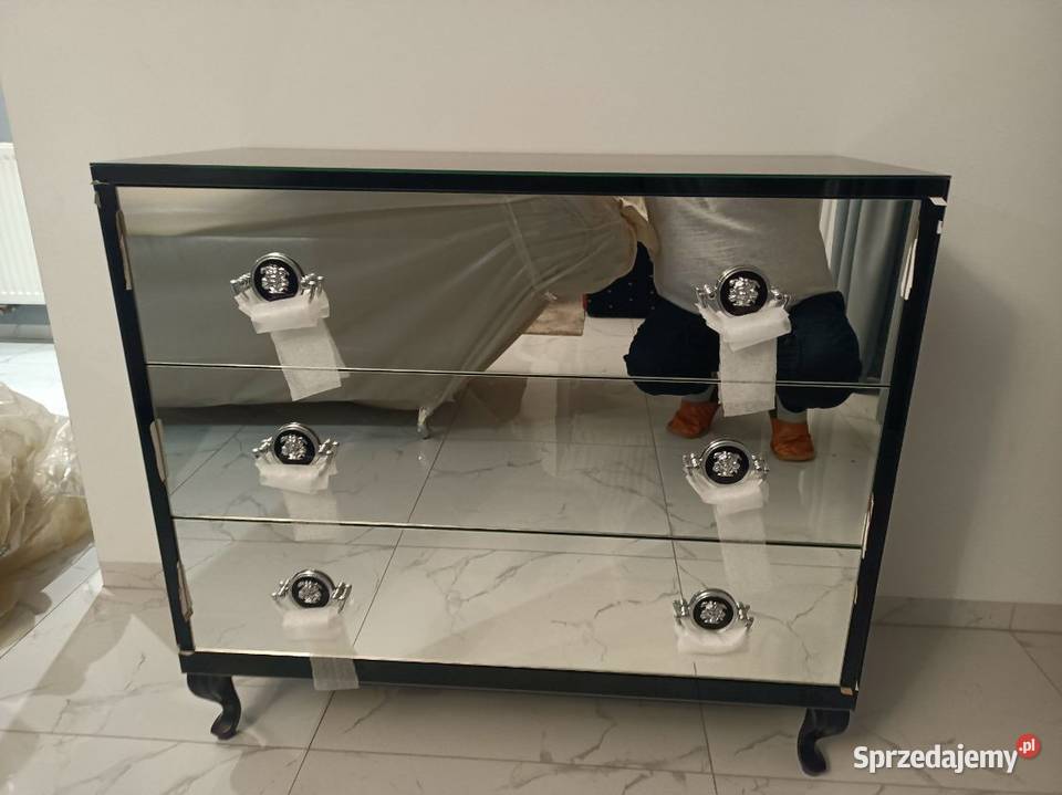 Komoda czarna lustrzana lustro kołatka glamour