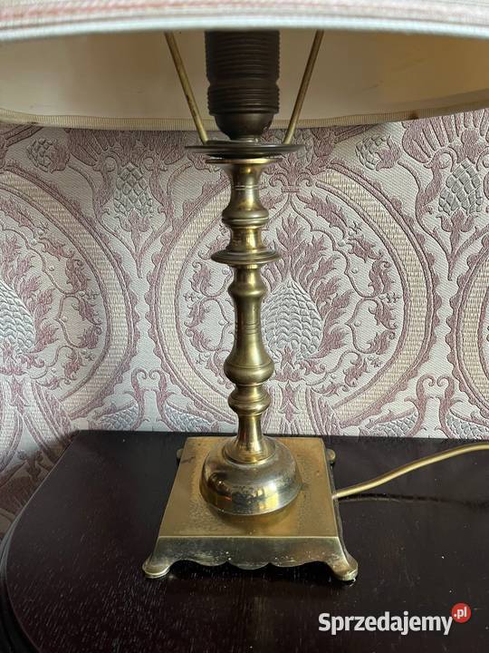 Elegancka lampa stołowa