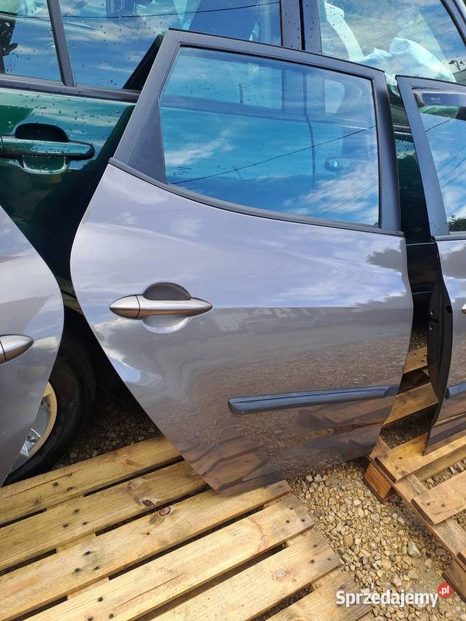 Kia Venga drzwi klapa zderzak kod lakieru NSW i Drzwi