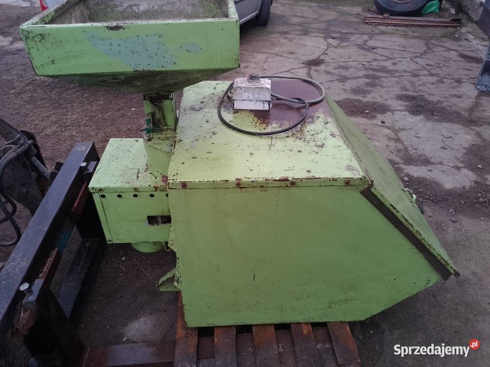 Śrutownik ze zbiornikiem Zbójno