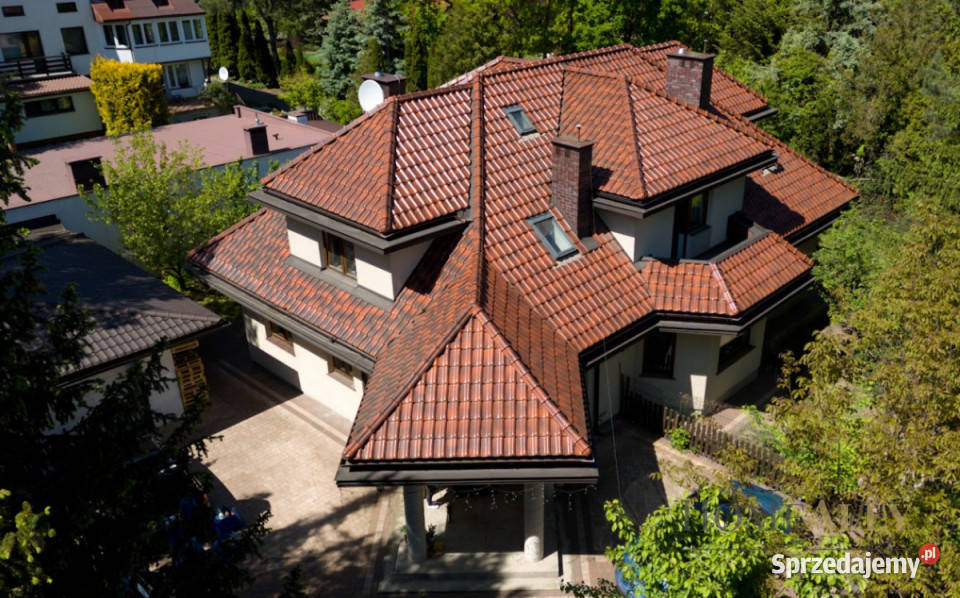 sprzedaży domu wolnostojącego 230m2 Łomianki sprzedam