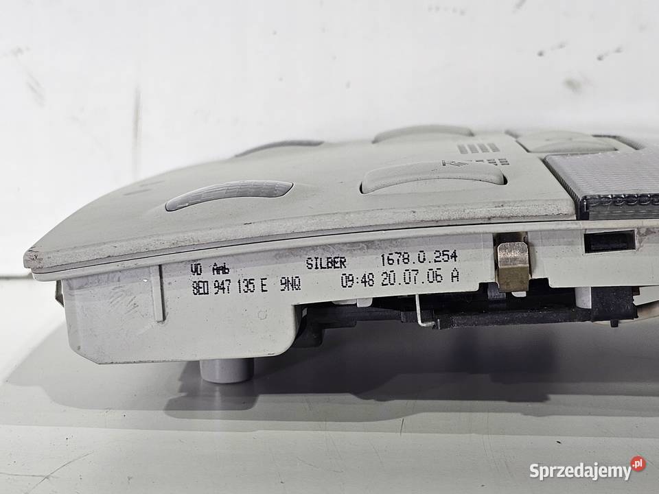 LAMPKA KABINY AUDI A3 A4 B6 B7 8E0947135E