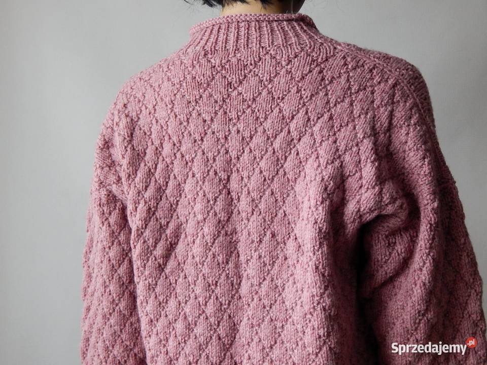 wełniany sweter rękodzieło hand made pudrowy róż Wkładane przez głowę