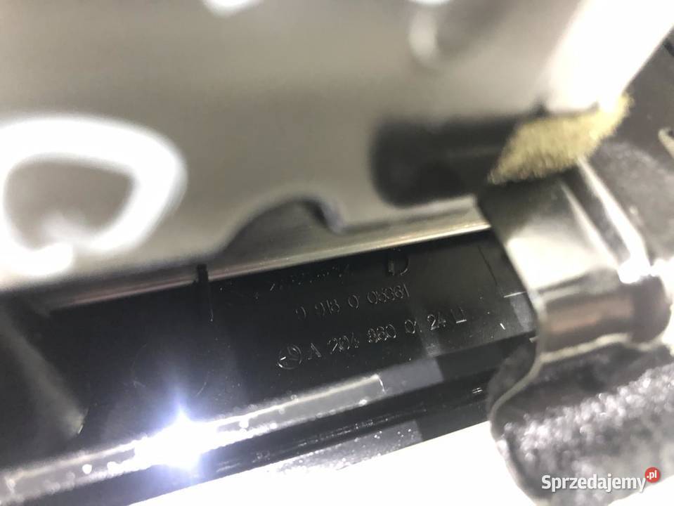 LISTWA BAGAŻNIKA LEWA MERCEDES W204 2048600124