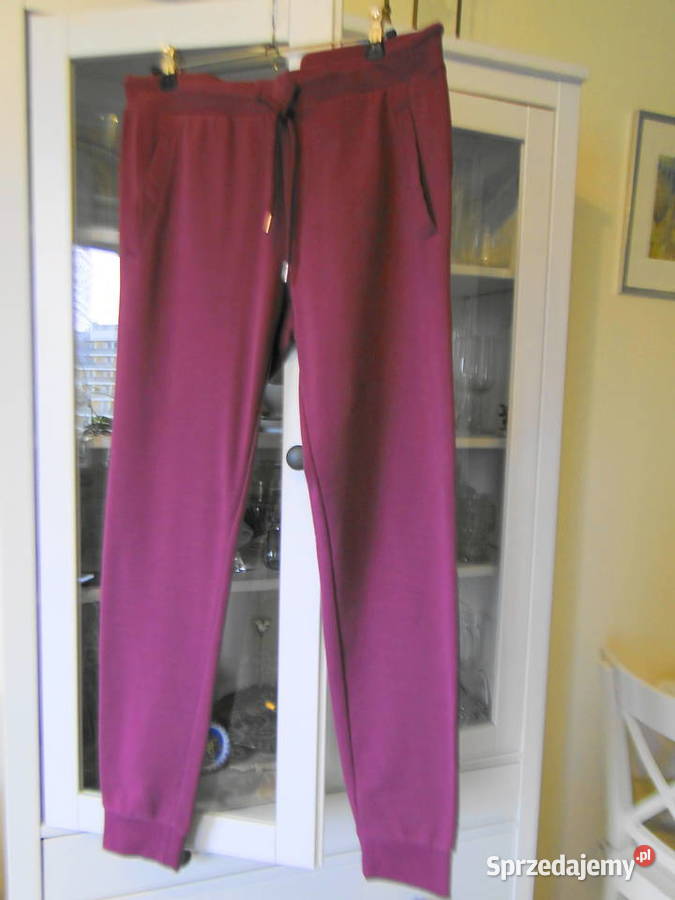 Nowe spodnie sportowe 4042 sprzedam