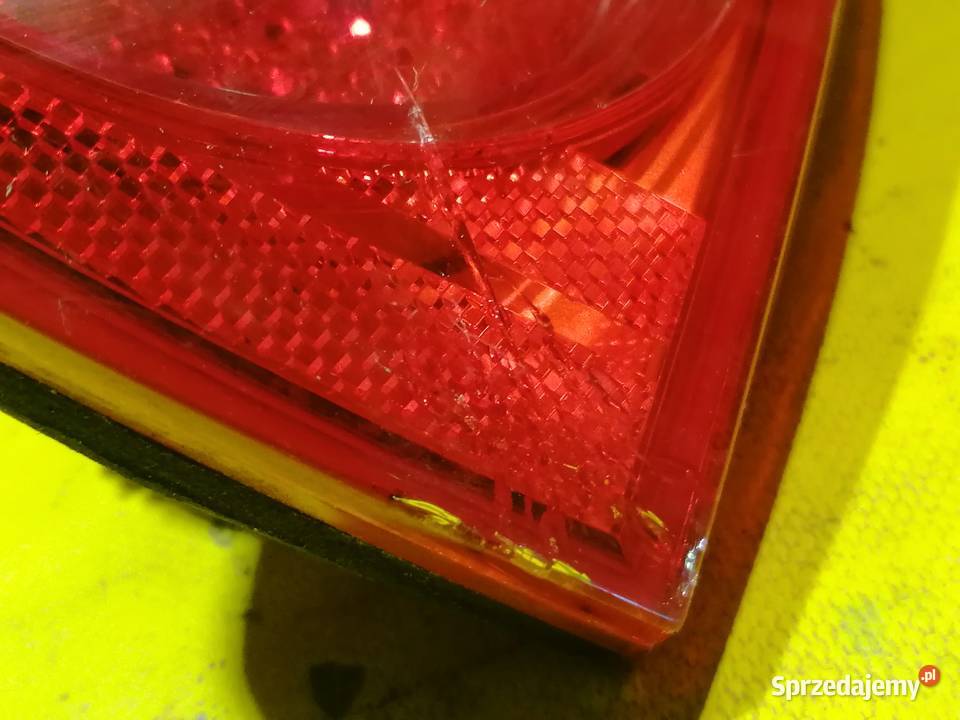 lampa tył lewa z klapy 28508004 VW Golf 5 Piotrków Trybunalski