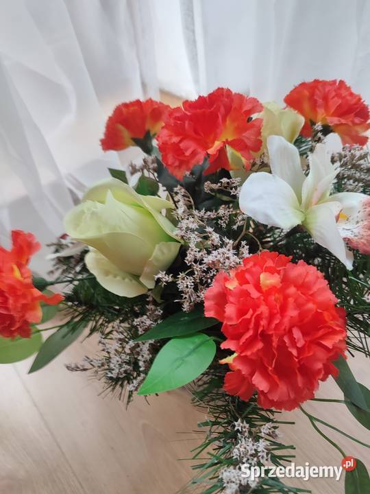 Kompozycja kwiatowa na grób wiązanka na cmentarz