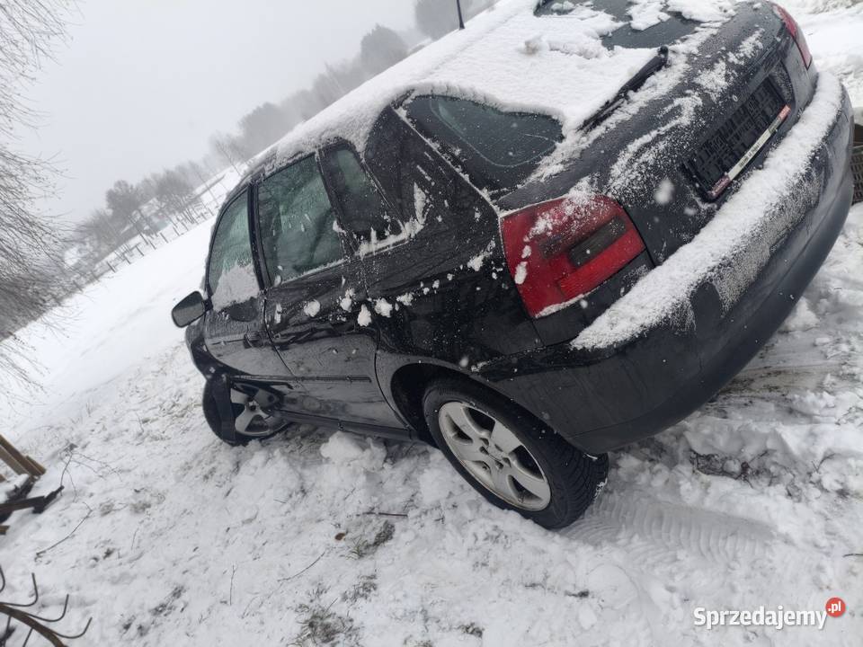 Sprzedam a3 8l na części Cyców