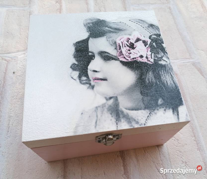 Drewniane pudełko szkatułka na biżuterię prezent Halinów