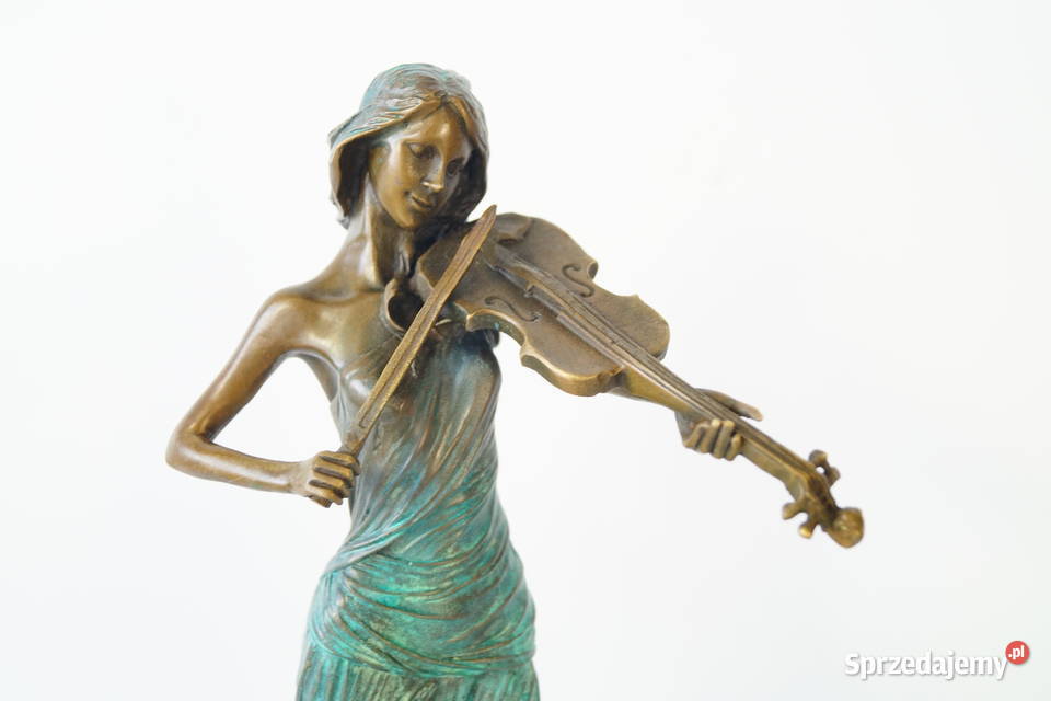 Kobieta ze skrzypcami figura z brązu skrzypaczka wielkopolskie Gizałki