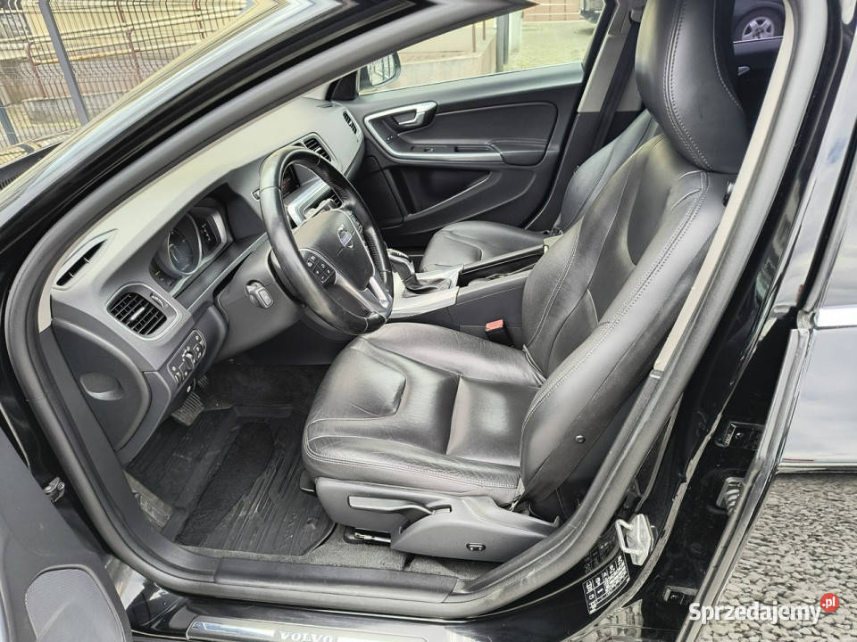 Volvo S60 ALU 17skóraNAVIhak LED tempomat II Rok produkcji 2016 Bydgoszcz