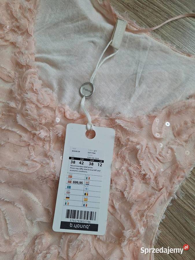 Nowa pudrowa błyszcząca sukienka na wesele małopolskie Kraków