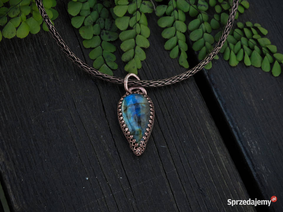 Miedziany wisiorek z labradorytem Wieliczka