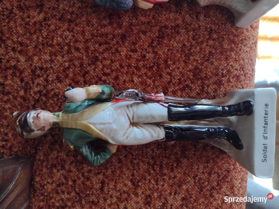 Figurki żołnierzy napoleońskich z porcelany Porcelana i szkło kujawsko-pomorskie Toruń