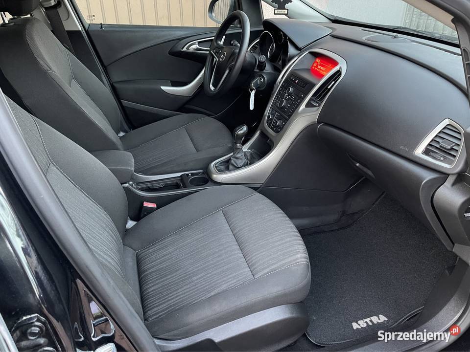 Opel astra J 16 benzyna klima Alu piękne auto czarny Częstochowa sprzedam