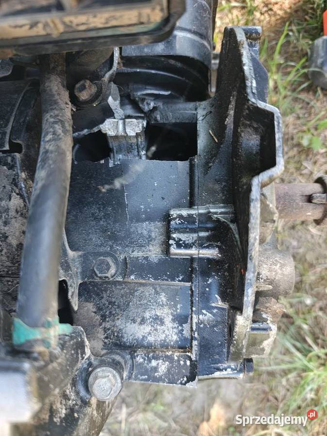 uszkodzony silnik spalinowy do kosiarki