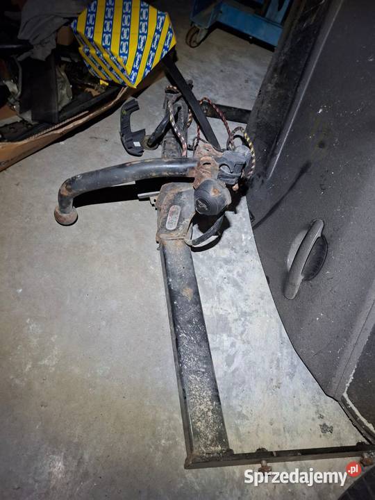 HAK HOLOWNICZY AUDI A3