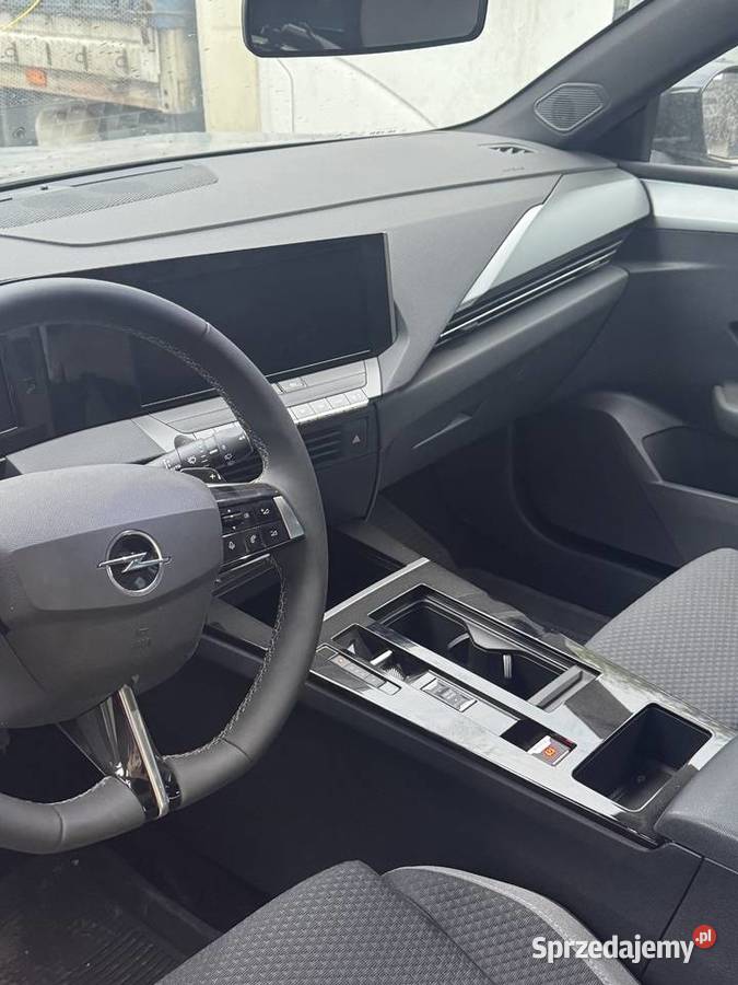 Opel ASTRA 12 2025r niski przebieg oryginał