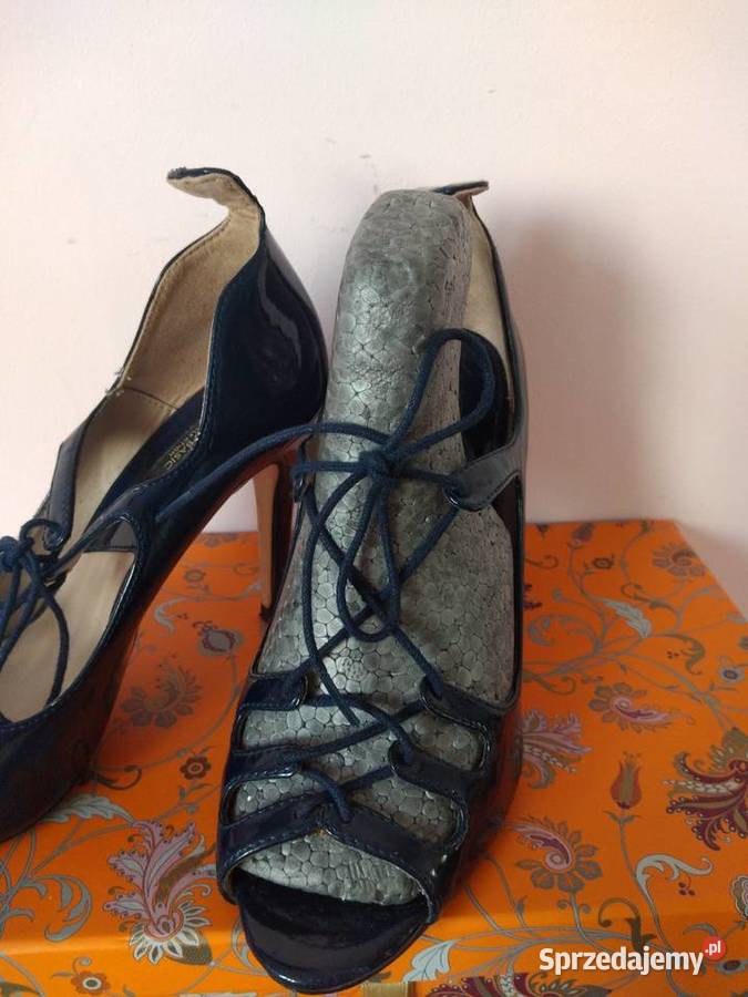 szpilki ZARA Basic Collection ciemny 23cm Sandały i klapki mazowieckie Radom