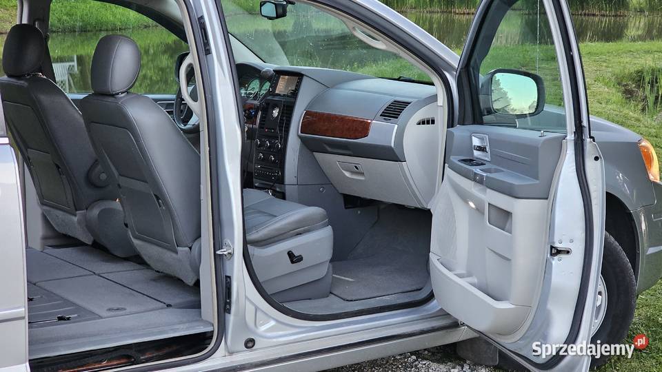 Crysler TownCountry LPG mały przebieg Rok produkcji 2008 Town & Country