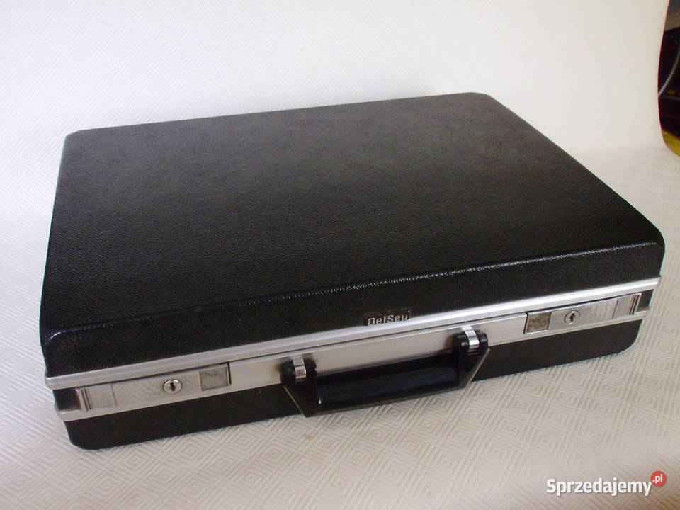 Komplet narzędzi we francuskiej walizeczce Bielawa