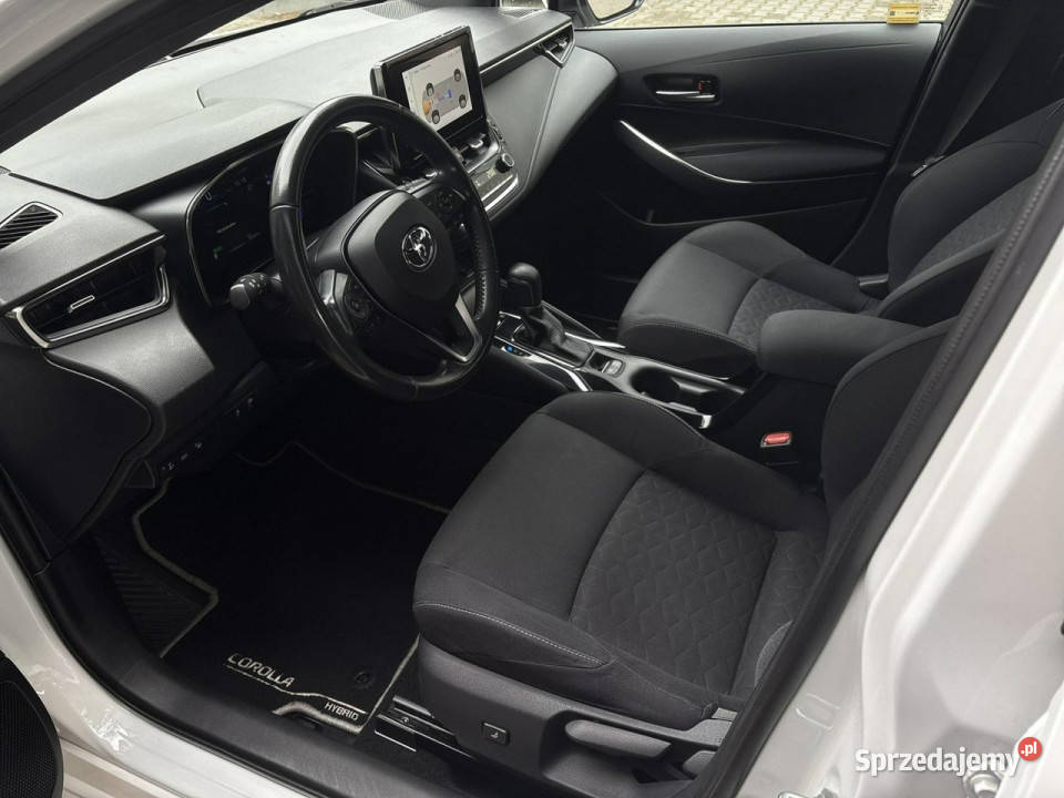 Toyota Corolla 18 Hybrid COMFORT TECH salon klimatyzacja