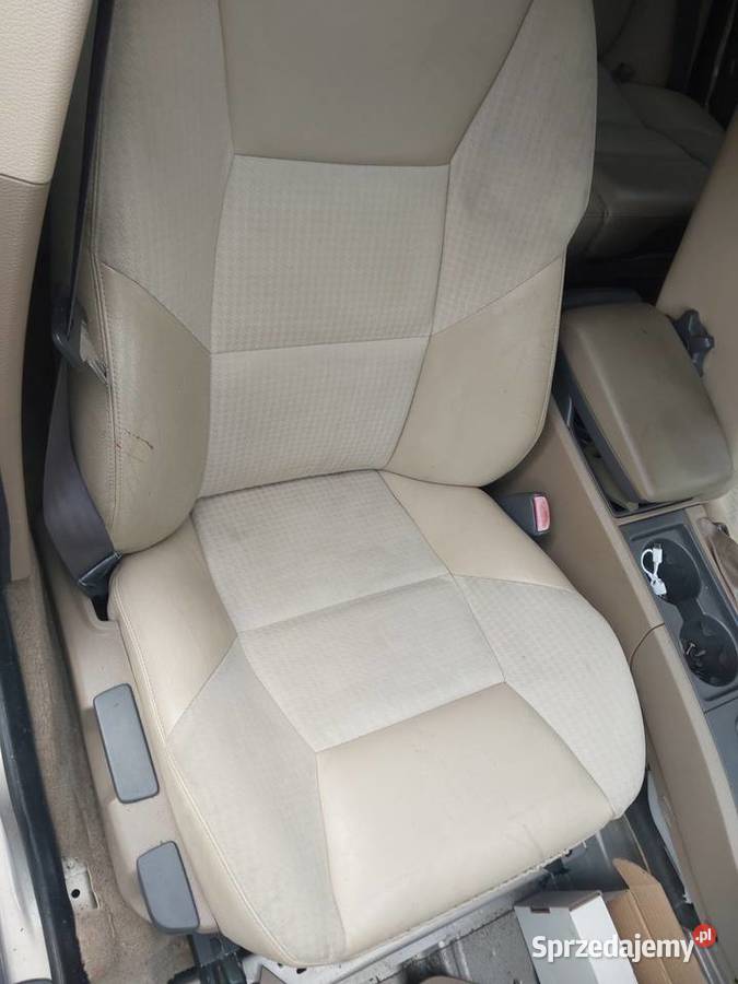 Komplet Foteli Volvo V70 0004 kolor beż Rok produkcji 2001 Wąwolnica