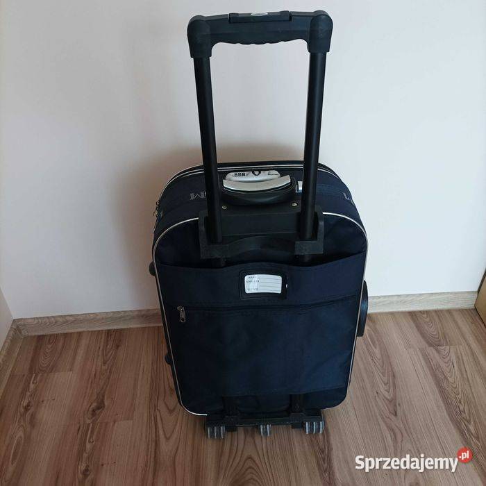 Walizka podróżna na kółkach sprzedam