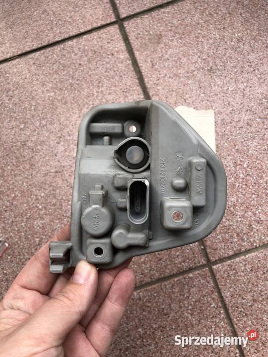 WKŁAD LAMPY LEWY TYŁ W BŁOTNIK AUDI A4 B8 AVANT Kozy