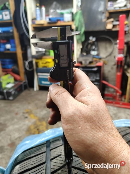 Opony zimowe 23545 R18 Starogard Gdański sprzedam