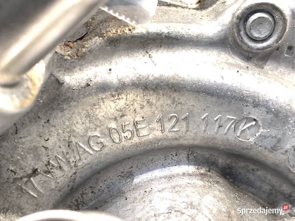 OBUDOWA TERMOSTATU POMPA WODY AUDI Q3 II