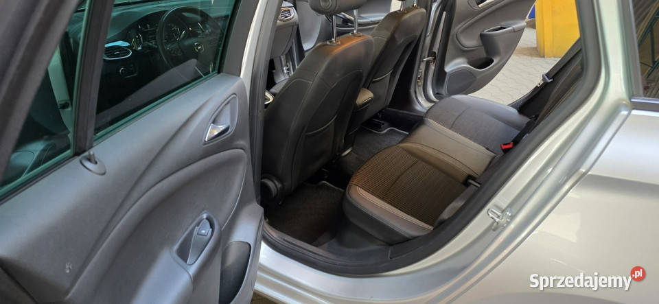 Opel Astra OPIS W podanej roczna gwarancja K światła LED Mysłowice