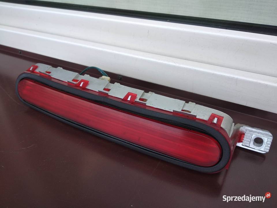 Toyota Corolla Verso 2 II trzecia lampa światło osobowe łódzkie