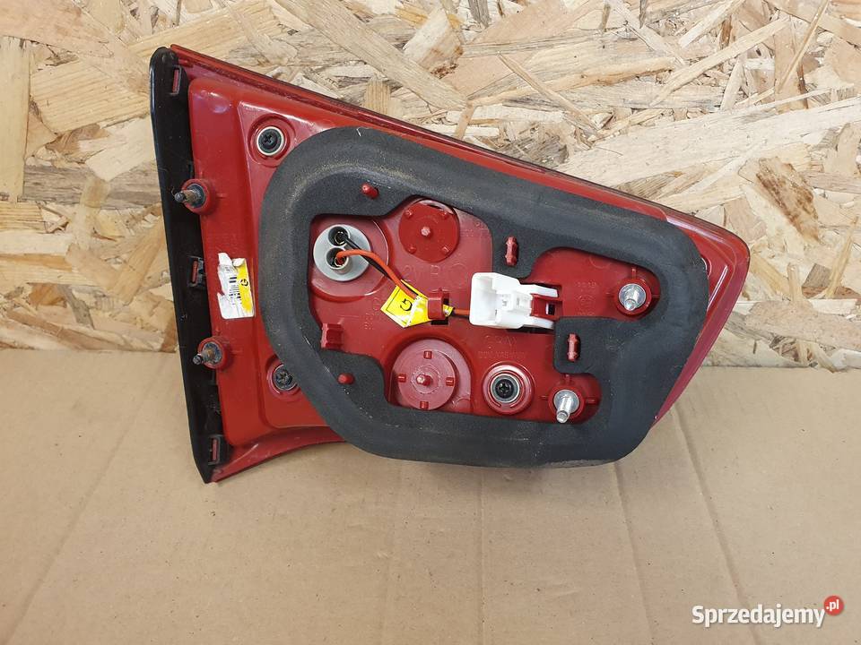 KIA SPORTAGE 3 III LAMPA W KLAPĘ PRAWA TYŁ Międzychód sprzedam
