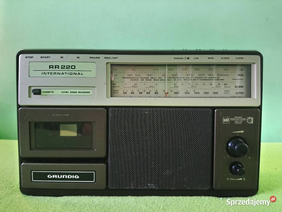 Radiomagnetofon Grundig RR 220 INTERNATIONAL