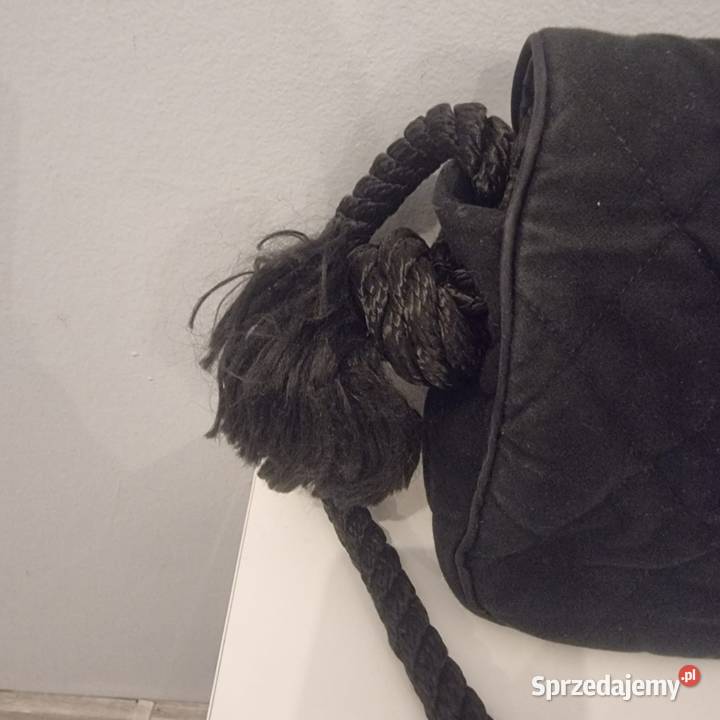 Mała czarna torebka z ozdobnym frędzlem Kraków sprzedam