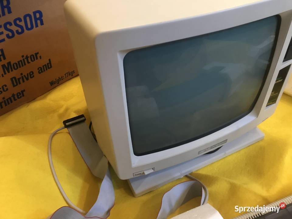 Stary komputer Amstrad pudełko