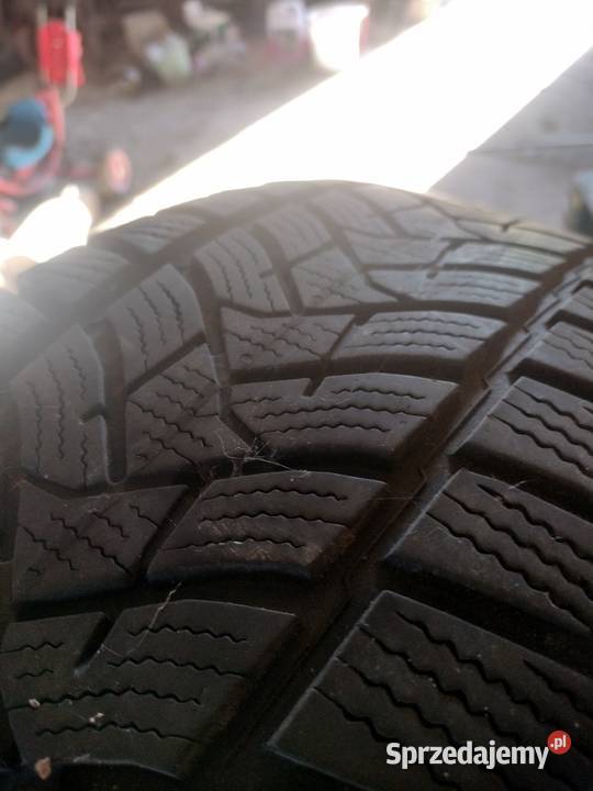 Opony zimowe Dunlop 22565 R17 65 Blizocin sprzedam