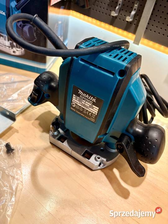 Frezarka Makita RP0900 zestaw