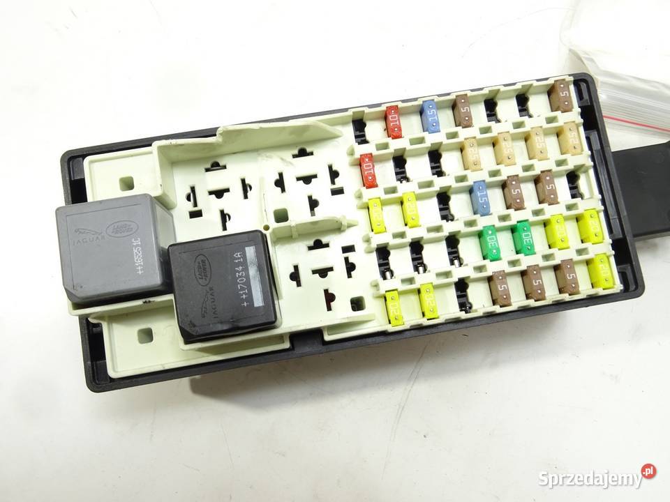 SKRZYNKA BEZPIECZNIKÓW JAGUAR FPACE Kombi 30 340