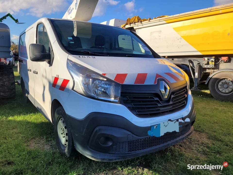 Samochód z wysięgnikiem koszowym Renault Trafic nieuszkodzony Zaklików sprzedam