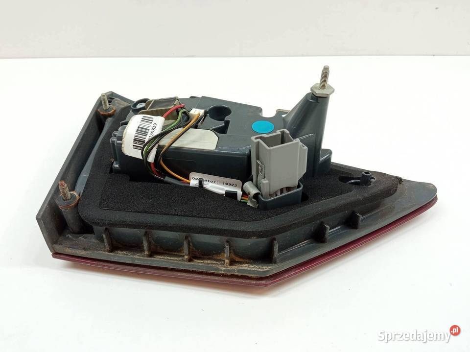 LAMPA TYŁ W KLAPĘ PRAWA 5D HB DS7313A602JE Ford