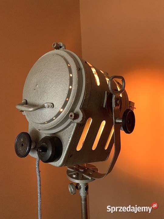 Lampa teatralno filmowa z okresu PRL Vintage Meble wielkopolskie Poznań