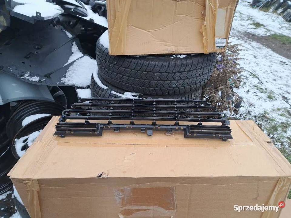 Kratka środkowa Peugeot 2008 2016 9678059477 dolnośląskie