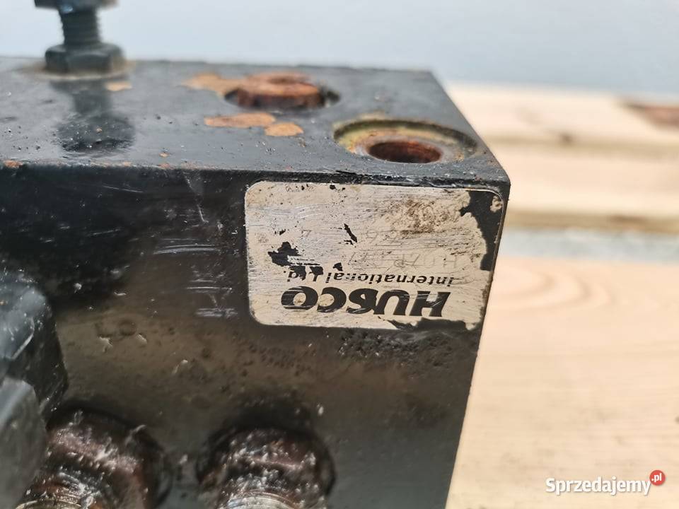 Blok zaworowy sterowania osią Massey Ferguson Wilkowo
