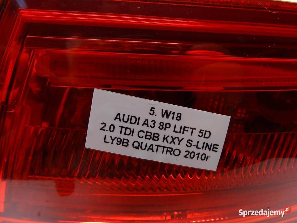 LAMPA PRAWA PRAWY TYŁ TYLNA W BŁOTNIK 8P4945096E